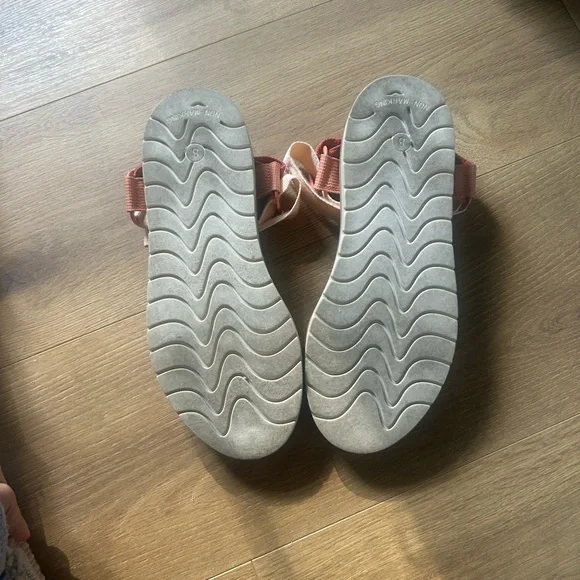 Universal Thread Sandals - Picture 5 of 5